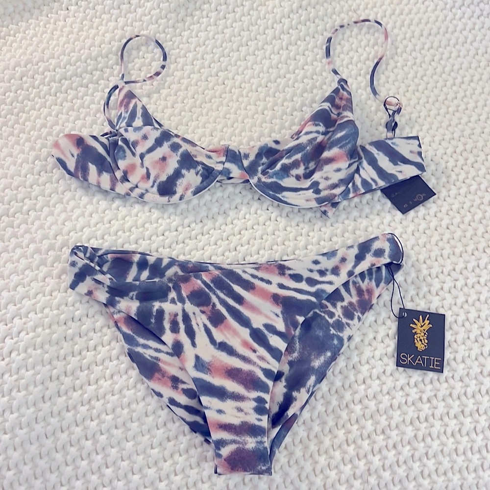 Skatie swim bikini top